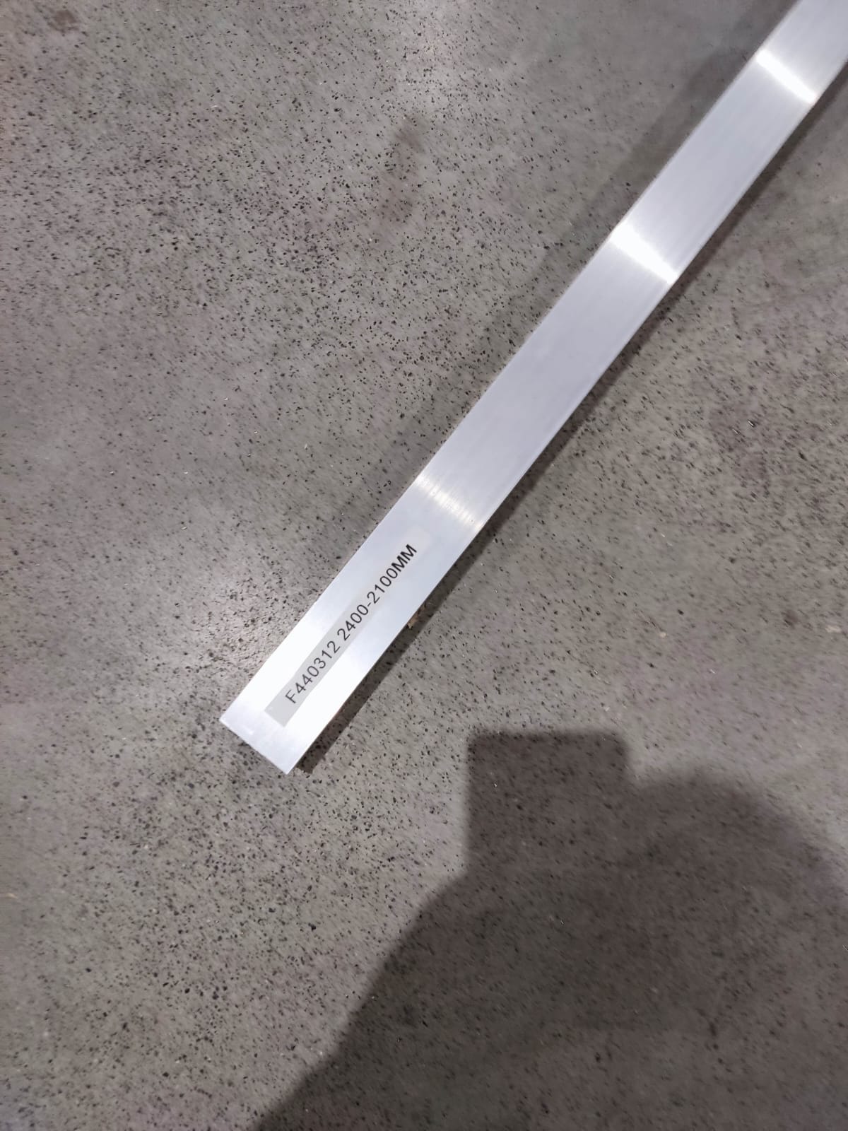 Rail de montage F806 40x40, 2400 mm / Déstockage